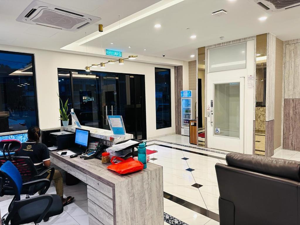 איפוה T Square Hotel מראה חיצוני תמונה