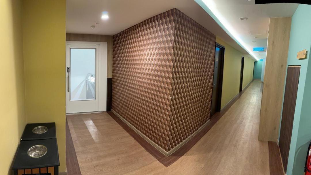 איפוה T Square Hotel מראה חיצוני תמונה